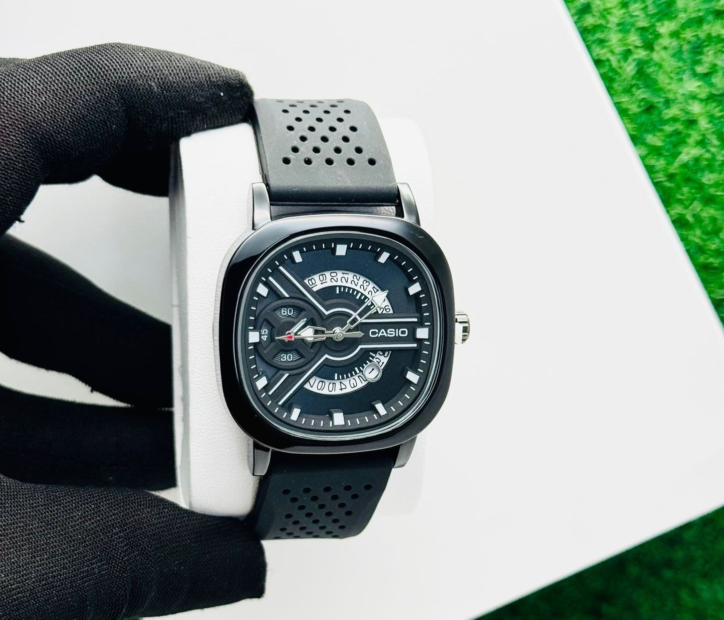 Analog Men’s Wrist Watch - Zambeel