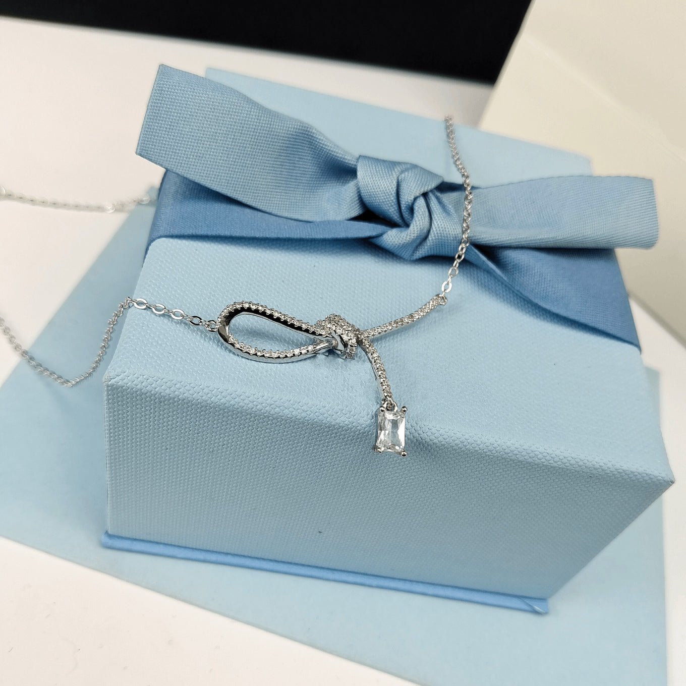 Aurora Small Sugar Cube Ribbon Knot Necklace Female Clavicle Chain - Zambeel