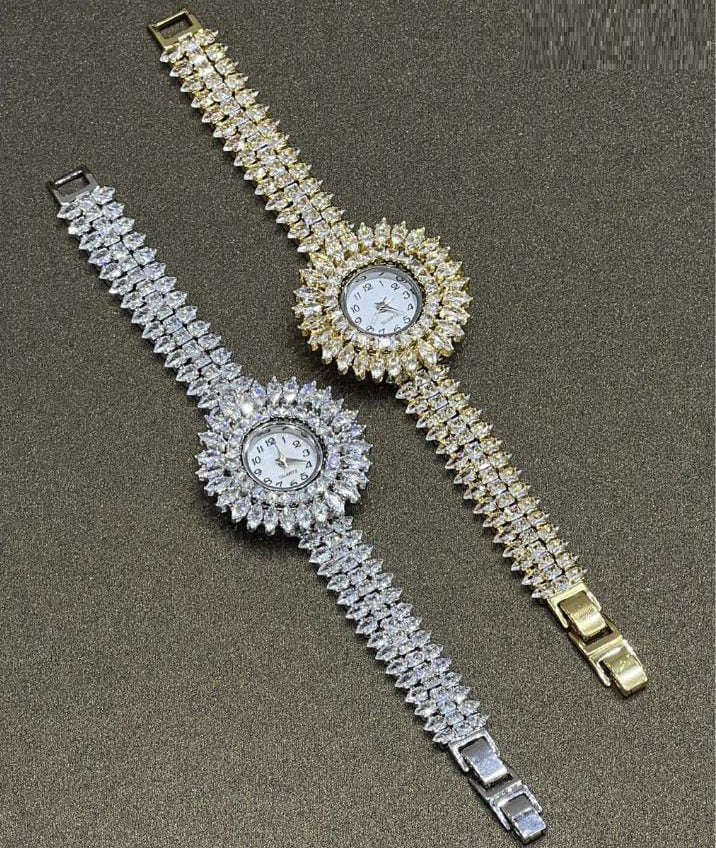 Classic Round Luxe Crystal Watch - Zambeel