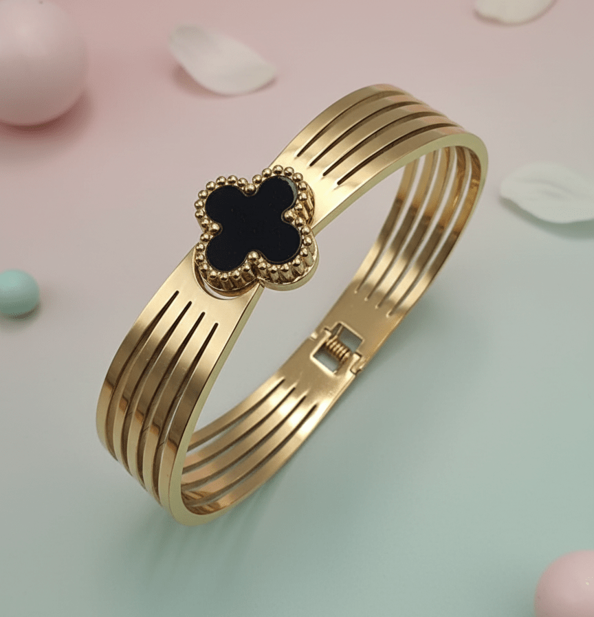Clover Charm Hinged Bangle - Zambeel