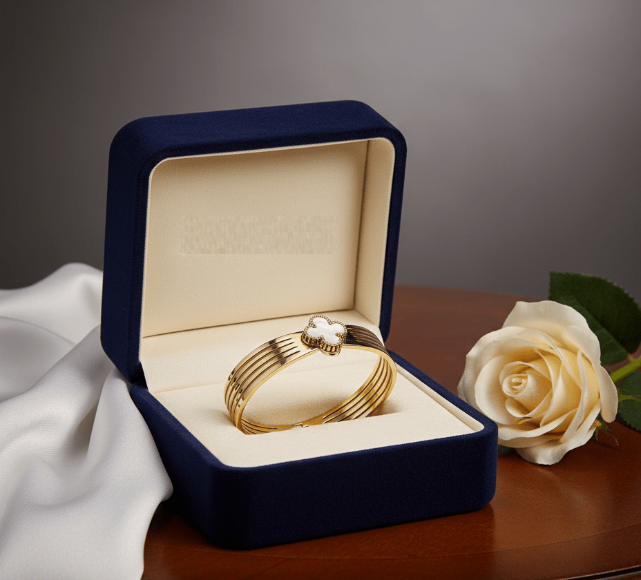 Clover Charm Hinged Bangle - Zambeel
