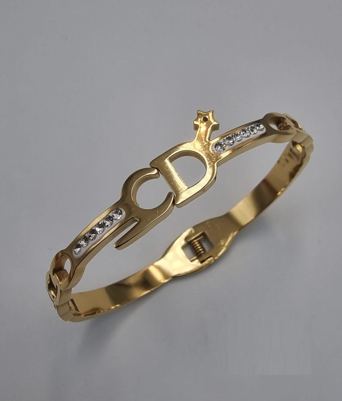 Crown Clasp Bracelet - Zambeel