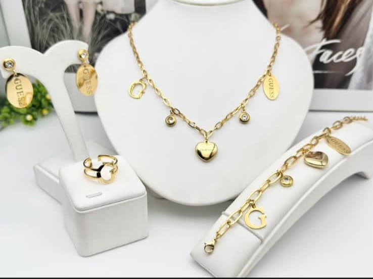 Guess Heart Charm Jewelry Set - Zambeel