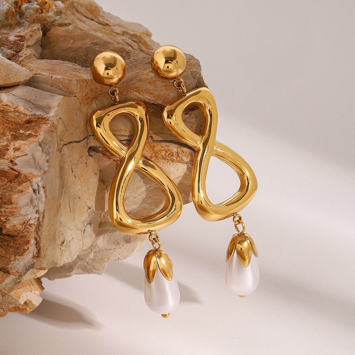 Kaylee Freshwater Pearl Earrings - Zambeel