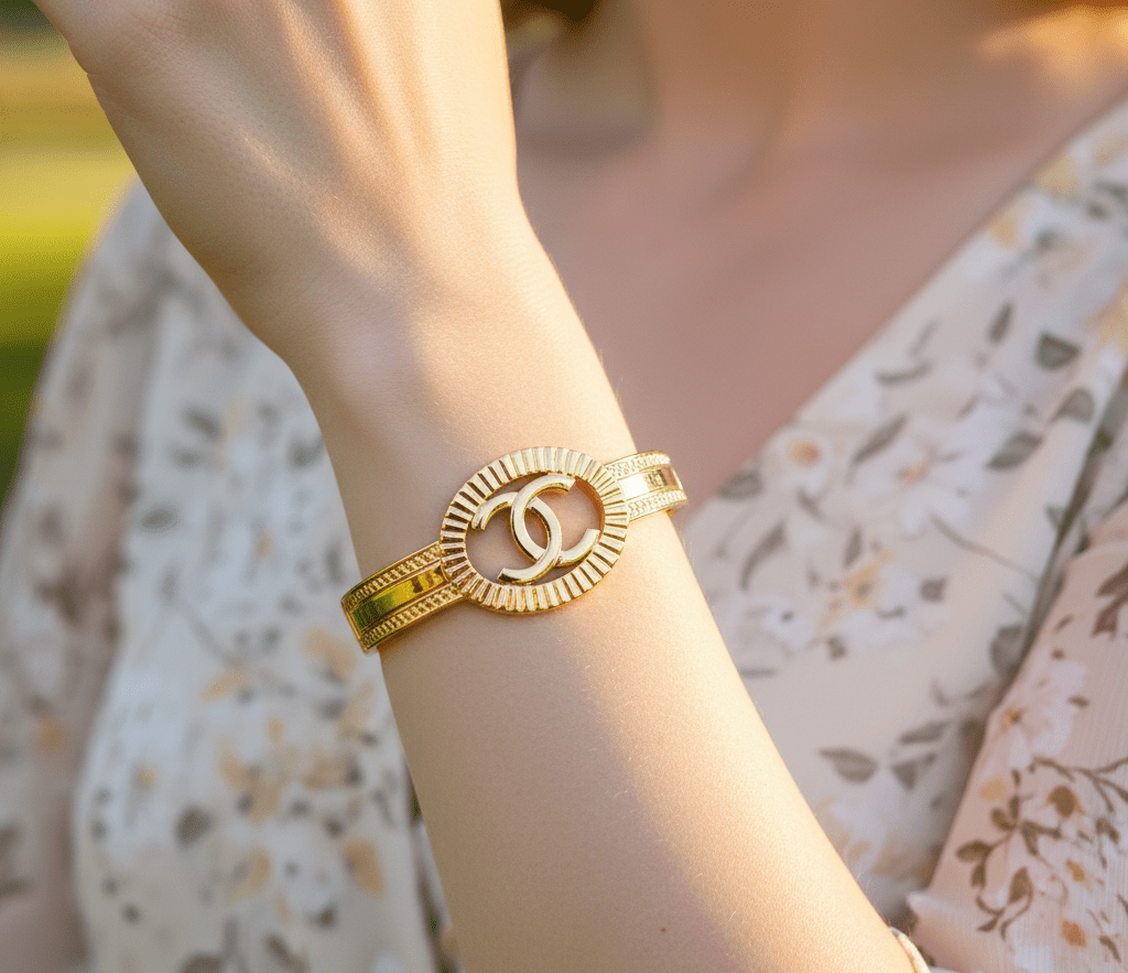 Logo Hinged Bangle - Zambeel