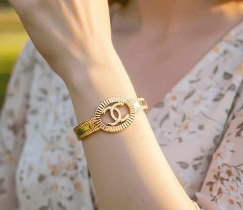 Logo Hinged Bangle - Zambeel