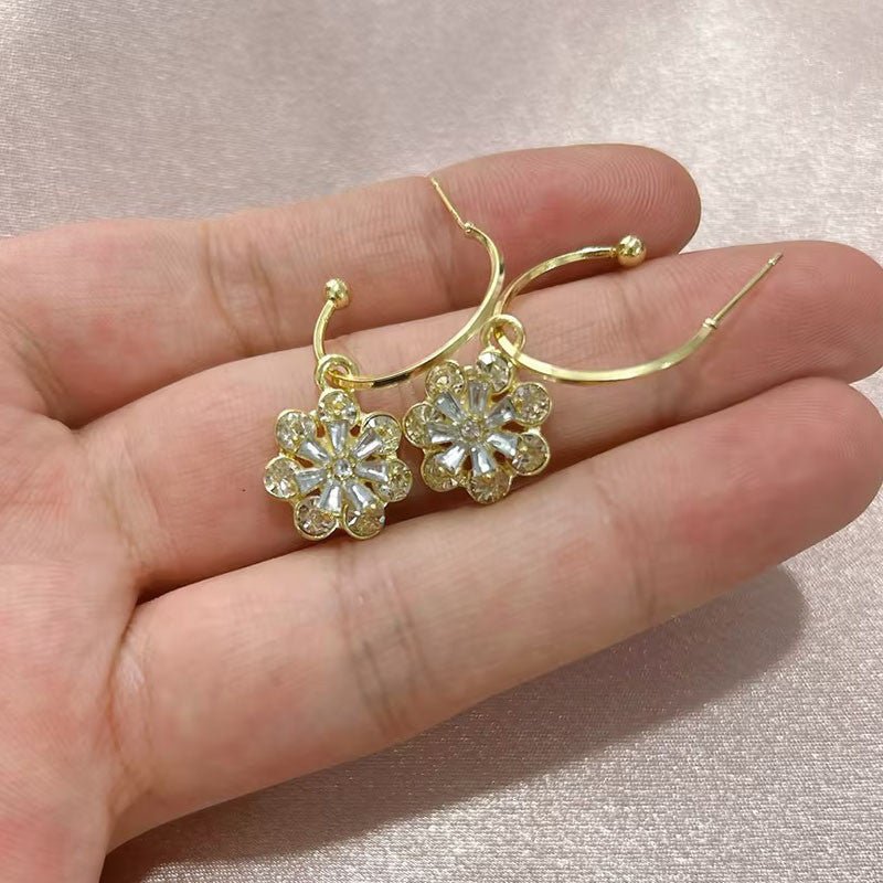 New Flower Short Earrings Sweet Fashion - Zambeel