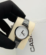 Women’s Analog Wrist Watch - Zambeel